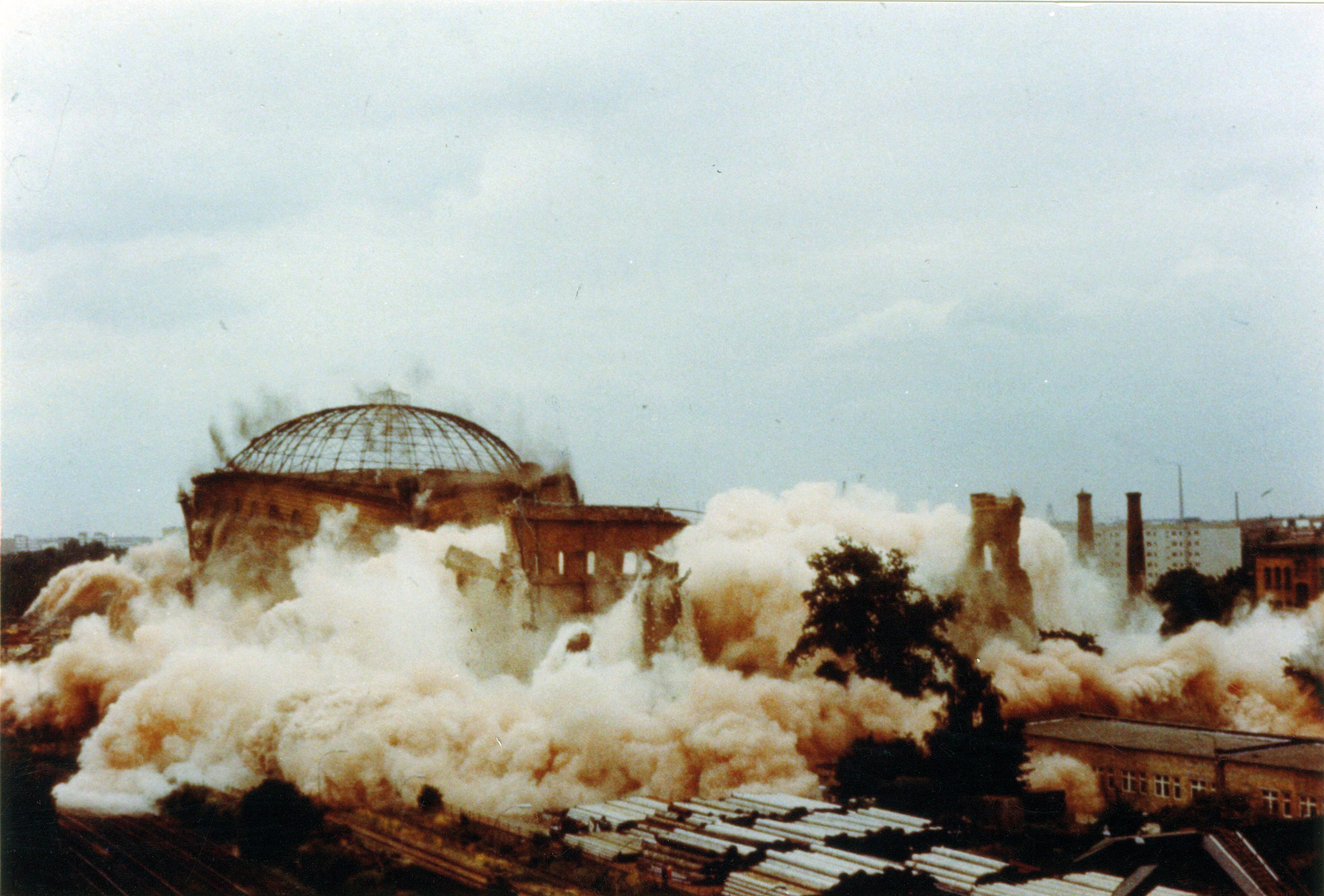 Photographing and filming the demolition on 28 July 1984 was forbidden. Nevertheless, many citizens managed to take photos and make films.