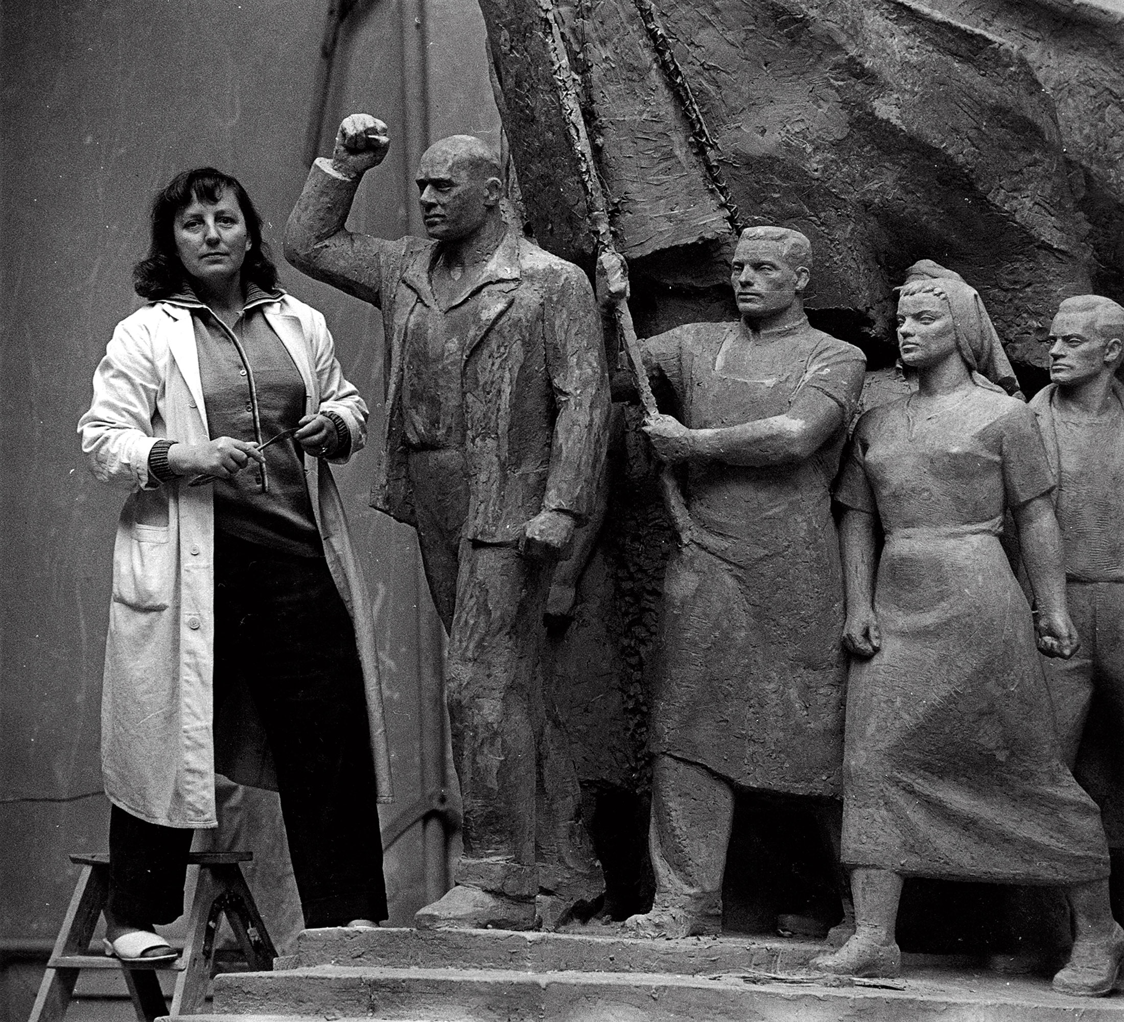 Ruthild Hahne in front of a model of the Thälmann Monument, 1950s.